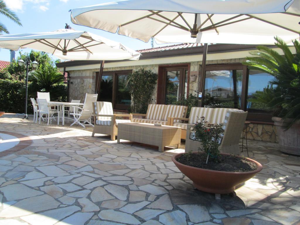 Complesso Turistico Ricettivo L'Oasi Del Golfo Di Salerno Apartment Батипалия Екстериор снимка