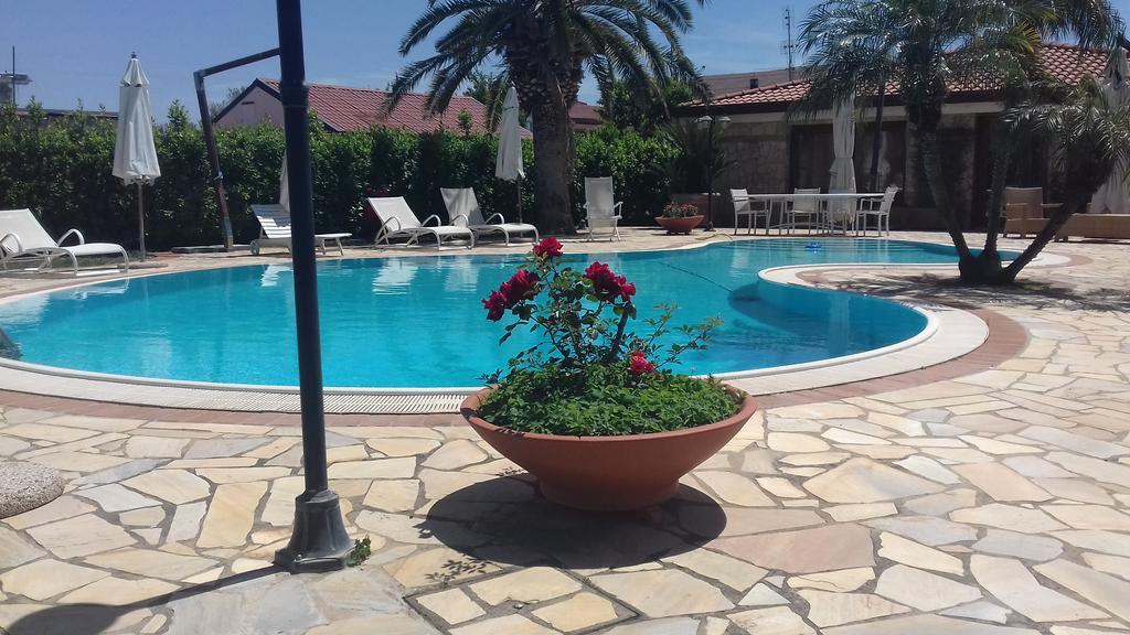 Complesso Turistico Ricettivo L'Oasi Del Golfo Di Salerno Apartment Батипалия Екстериор снимка