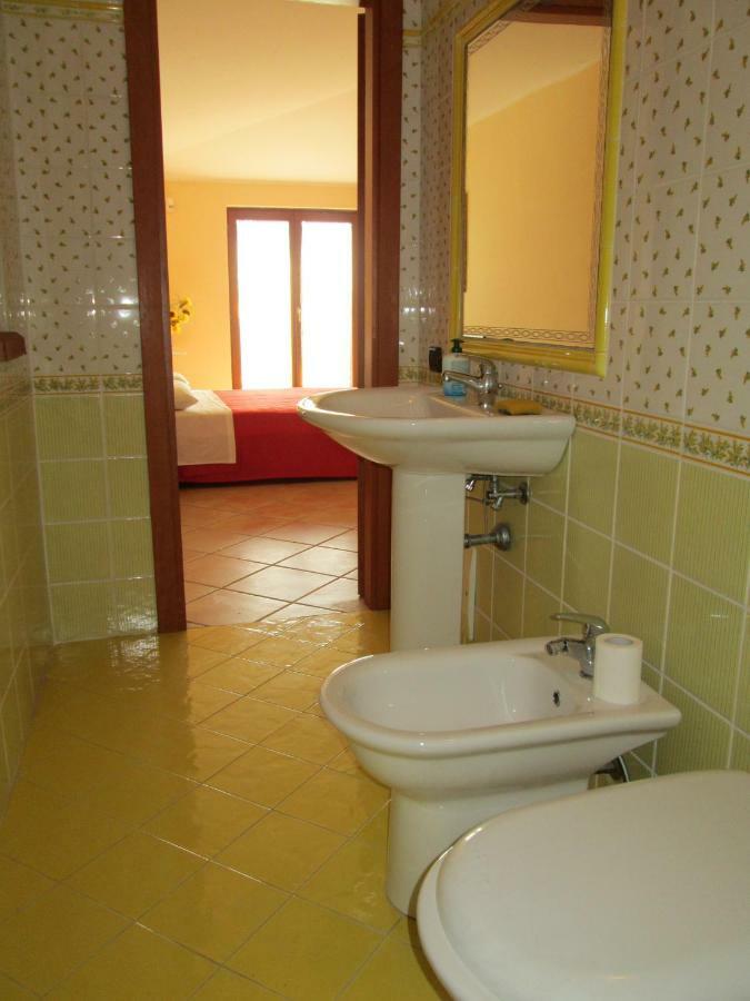 Complesso Turistico Ricettivo L'Oasi Del Golfo Di Salerno Apartment Батипалия Стая снимка